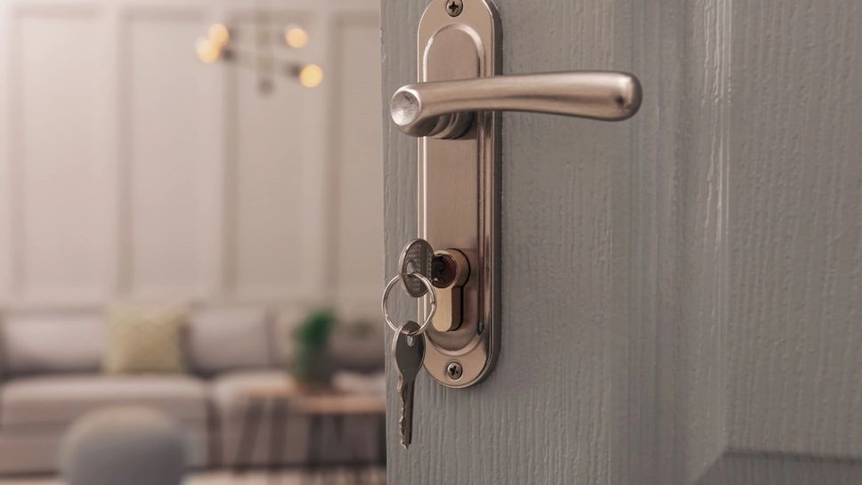 What type of door lock is best for the front door?