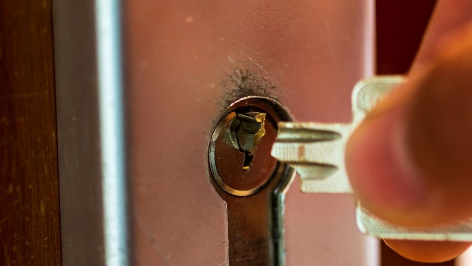 Your key broke in the lock: how do you get it out?