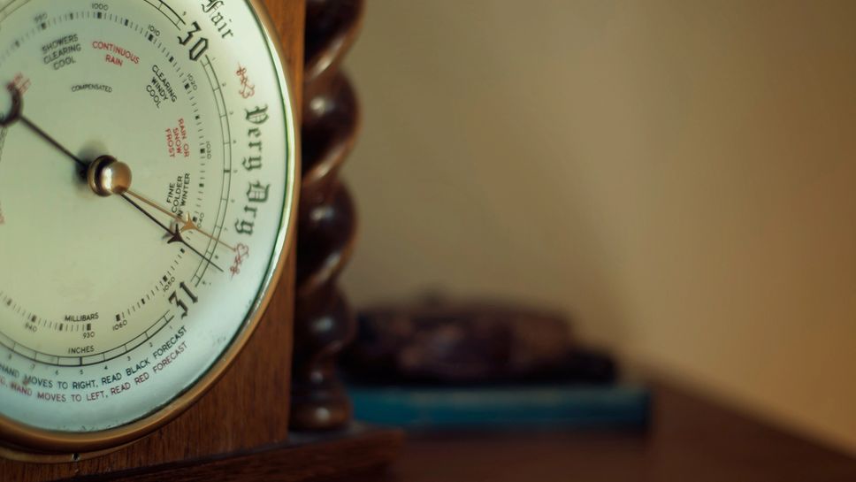 How to read a barometer?