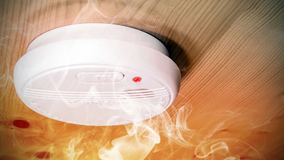 Detectores de humo: qué hacer si se activa el detector de humo (Smoke Alarm  Safety in Spanish) 