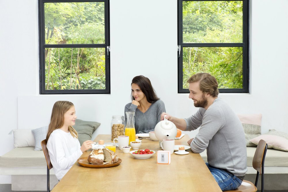 Thermostat with happy family